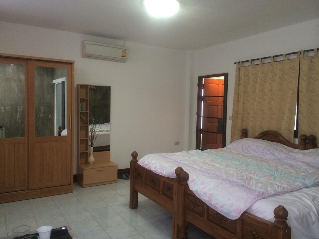 ホテル Hom Baan チエンマイ 部屋 写真